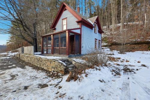 62 E Main St, Erving - $228,000