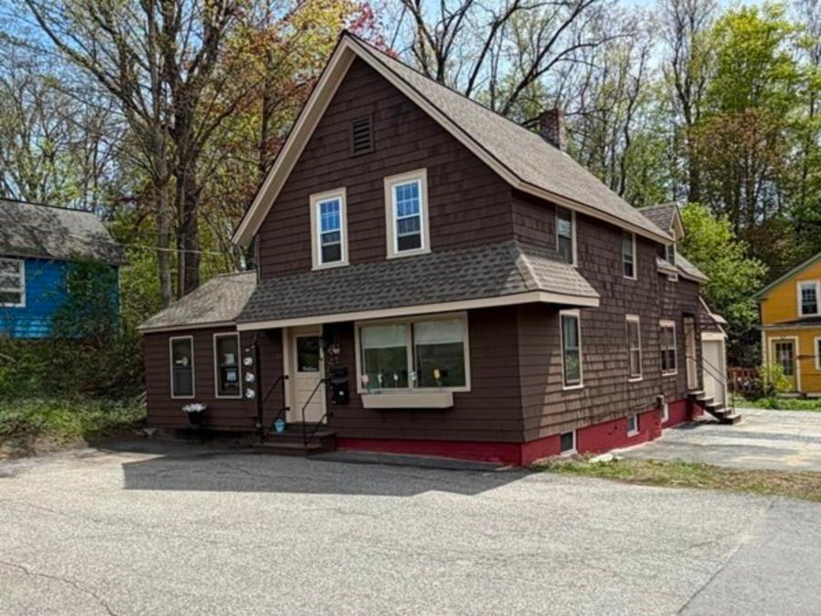 30 Mohawk Tr, Greenfield