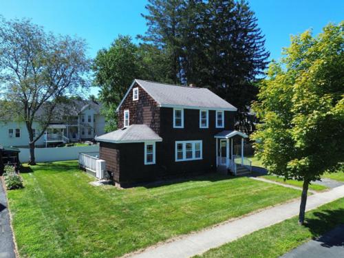 408 Davis St, Greenfield - $375,000