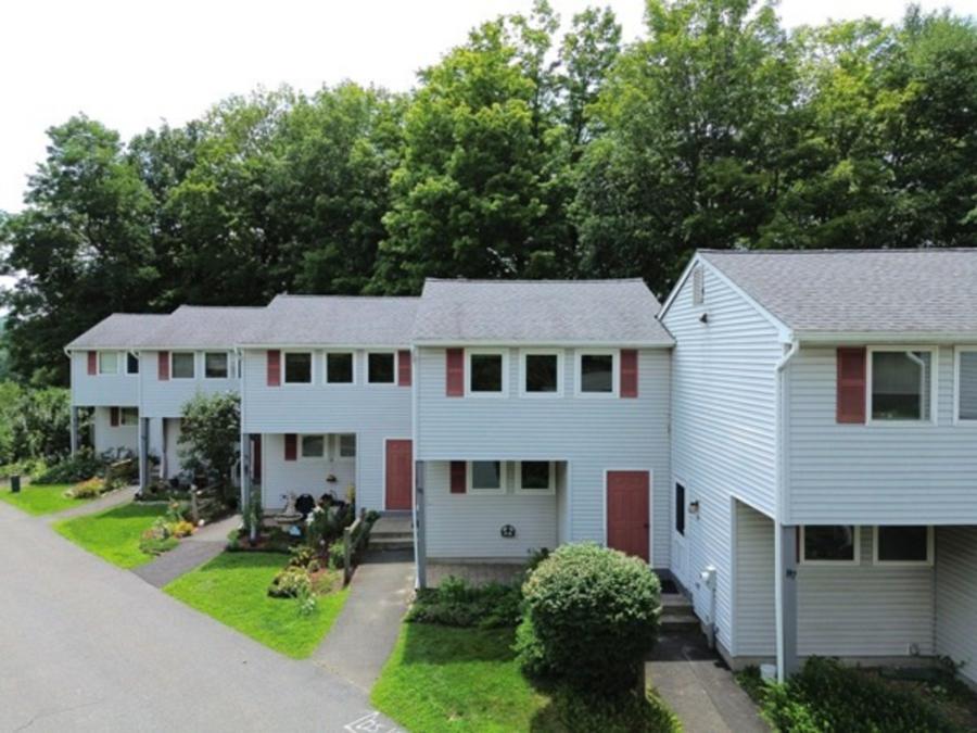 81 Briar Way, Deerfield
